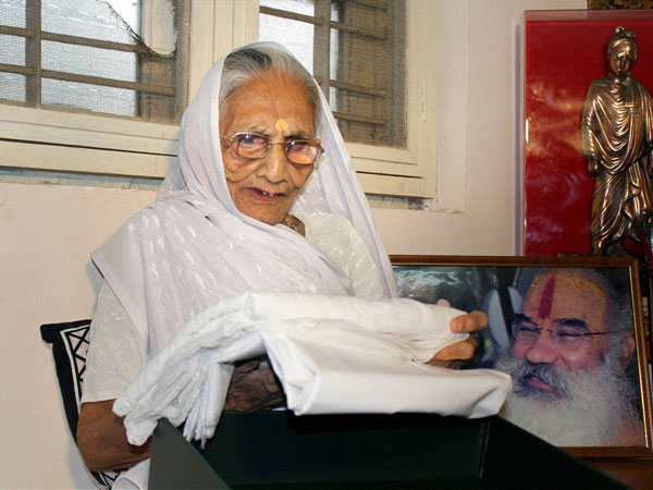 ನನ್ನ ತಾಯಿಗೆ ರಾಜಕಾರಣದ ಬಗ್ಗೆ ಏನೂ ಗೊತ್ತಿಲ್ಲ