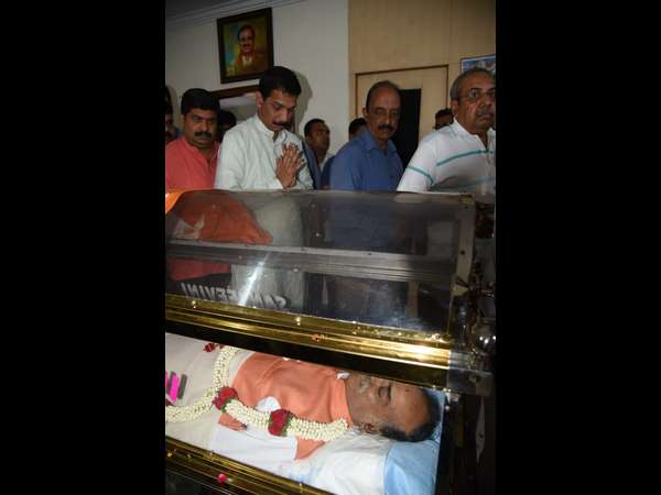 MP Nalin Kumar Kateel pays condolance to Ananth Kumars demise 