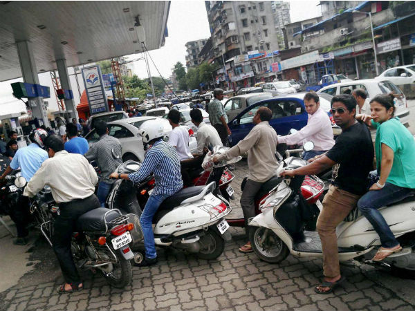 ಪೆಟ್ರೋಲ್ ಹಾಗೂ ಡೀಸೆಲ್ ದರ ಇಳಿಕೆ