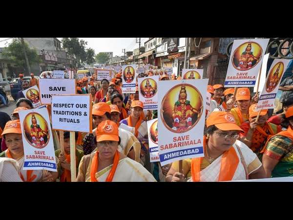 ಮಲೆ ಏರುವ ದಾರಿಯಲ್ಲಿ ತೀವ್ರ ಪ್ರತಿಭಟನೆ ಮಲೆ ಏರುವ ದಾರಿಯಲ್ಲಿ ತೀವ್ರ ಪ್ರತಿಭಟನೆ