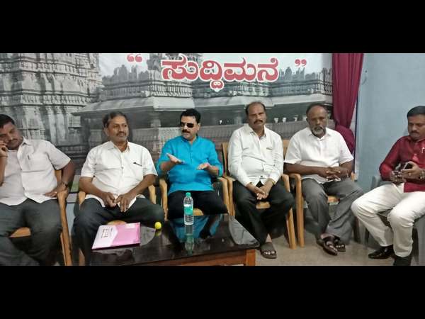 Yeddyurappa, Shobha Karandlaje go to Kerala for witchcraft