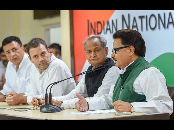 ತಾನೂ ಅಭ್ಯರ್ಥಿ ಎಂದುಬಿಟ್ಟರು ಗೆಹ್ಲೋಟ್! ತಾನೂ ಅಭ್ಯರ್ಥಿ ಎಂದುಬಿಟ್ಟರು ಗೆಹ್ಲೋಟ್!