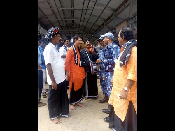 ಪೊಲೀಸರೇ ತುಂಬಿದ್ದಾರೆ 