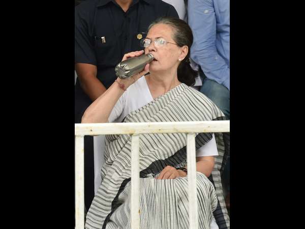 ಸೋನಿಯಾ ಗಾಂಧಿಗೆ ಸಾಕಷ್ಟು ಅಭಿಮಾನಿಗಳು