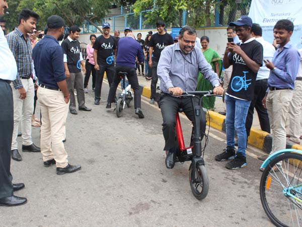 ಯೂಲೂ ಆಪ್ ಡೌನ್‍ಲೋಡ್‍ ಮಾಡಿಕೊಳ್ಳಬಹುದು