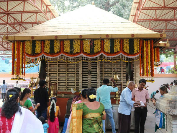 ಬೆಳ್ಳಿಯ ಹರಕೆ ಅರ್ಪಣೆ