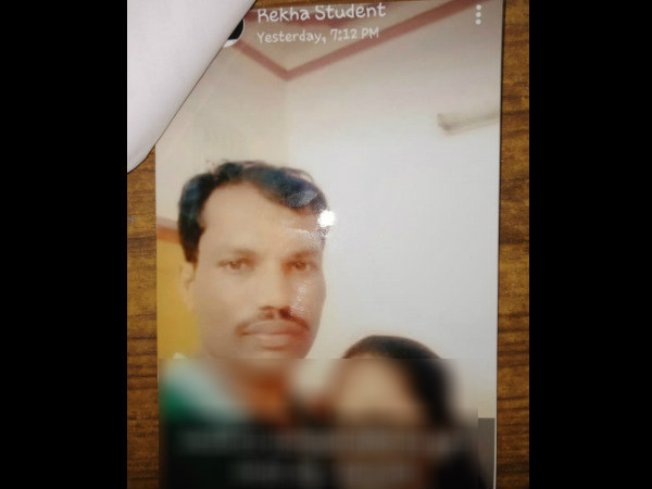 ವಿದ್ಯಾರ್ಥಿನಿಯಿಂದ ಒತ್ತಾಯ 