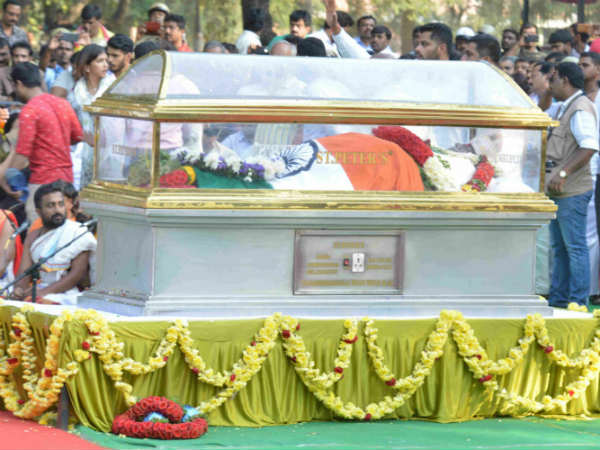  ಆಕ್ರೋಶಗೊಂಡ ಅಂಬಿ ಅಭಿಮಾನಿಗಳು