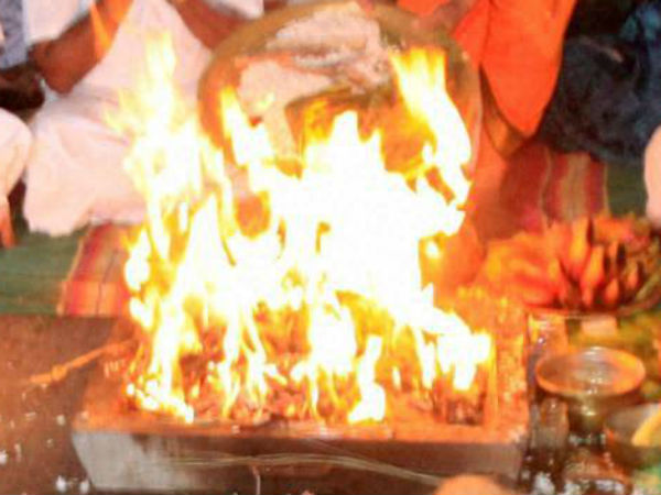 ಜ್ಯೋತಿಷಿ ಸೂಚನೆ ಮೇರೆಗೆ ಹೋಮ ಹಾಗೂ ಮೇಕೆ ಬಲಿ