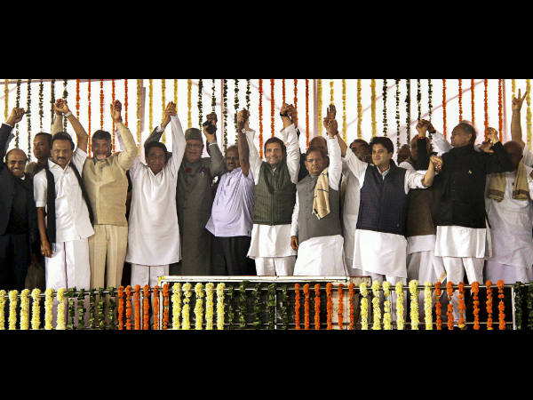 ರಾಹುಲ್ ಸುತ್ತಮುತ್ತ ಬುದ್ಧಿಜೀವಿಗಳ ತಂಡ ರಾಹುಲ್ ಸುತ್ತಮುತ್ತ ಬುದ್ಧಿಜೀವಿಗಳ ತಂಡ