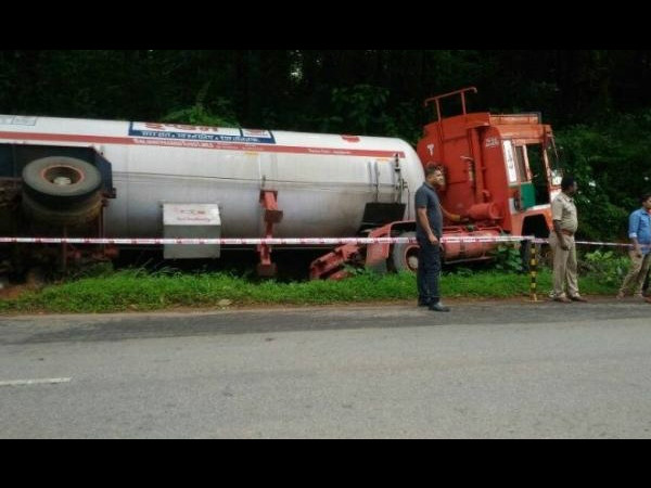 LPG tanker rolls over at Uppinangadi LPG tanker rolls over at Uppinangadi