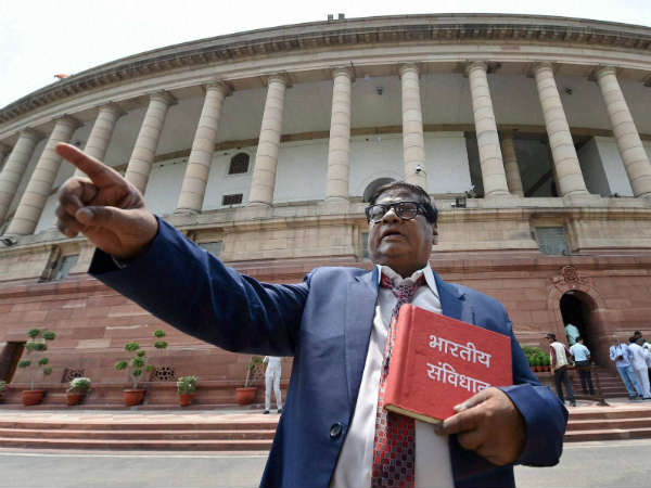 ಅಂಬೇಡ್ಕರ್ ರೀತಿ ವೇಷ