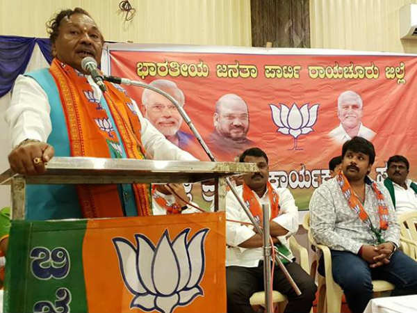 ಹತ್ತಾರು ಮಂದಿ ಬಂದು ಭೇಟಿಯಾಗಿದ್ದಾರೆ