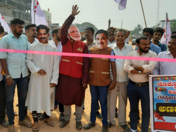 DYFI stages mock inaugural protest in Mangaluru