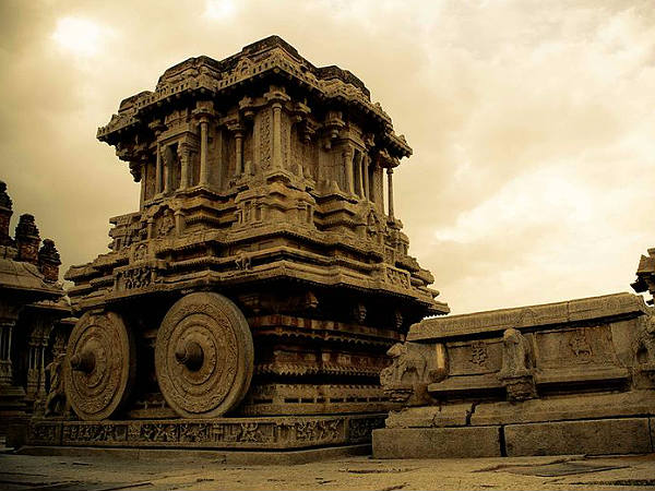 ಮಠಾಧೀಶರು ಭಿಕ್ಷೆಯಾಚಿಸುತ್ತಿದ್ದಾರೆ