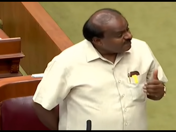 ಸರಕಾರೀ ಅಧಿಕಾರಿಗಳು ಮುಖಮುಚ್ಚಿಕೊಂಡು ಹೋಗಿರುವ ವಿಚಾರ 