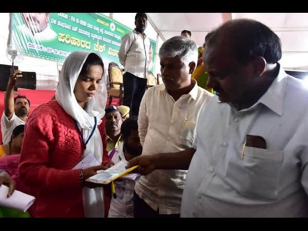 ಕನಗನಮರಡಿಯಲ್ಲಿ ಪರಿಹಾರ ವಿತರಣೆ