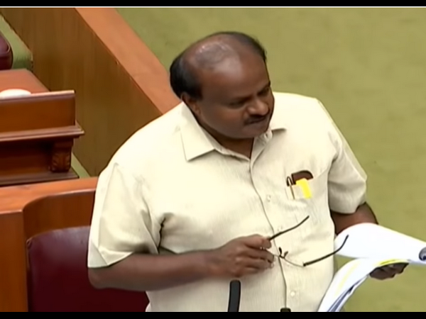 ಬ್ಯಾಕ್ ಗ್ರೌಂಡ್ ನಲ್ಲಿ ರೇವಣ್ಣ 