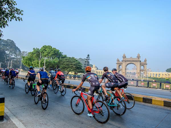 ಹಲವಾರು ಚಾರಿಟಿಗೆ ಕೊಡುಗೆ