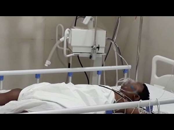 ಗಣ್ಯರ ಭೇಟಿಯಿಂದ ರೋಗಿಗಳಿಗೆ ಮುಜುಗರ ಗಣ್ಯರ ಭೇಟಿಯಿಂದ ರೋಗಿಗಳಿಗೆ ಮುಜುಗರ