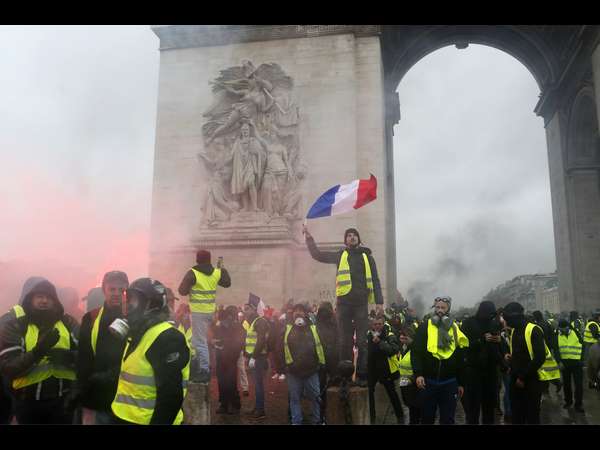 France riots: 300 protesters arrest on saturday