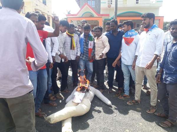 ಕಾರ್ಯಕರ್ತರ ವಾಕ್ಸಮರ