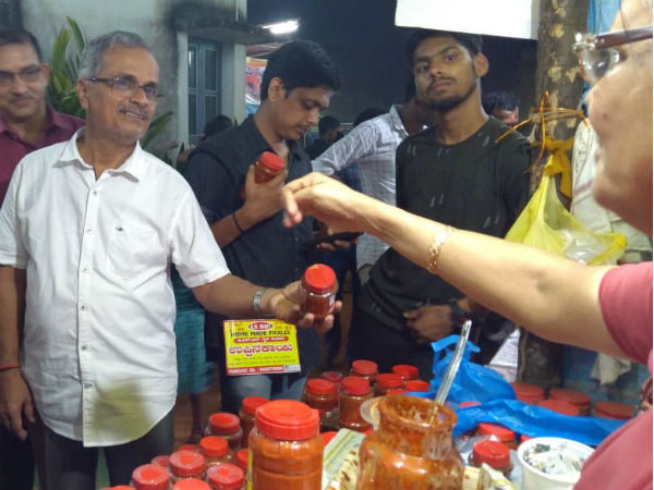 350 ಕಿಲೋ ಉಪ್ಪಿನ ಕಾಯಿಯನ್ನು ದೀಪೋತ್ಸವಕ್ಕಾಗಿ