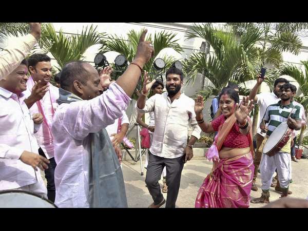 ಸಮೀಕ್ಷೆಗಳ ಸಮೀಕ್ಷೆಯಲ್ಲೂ ಮುನ್ನಡೆ