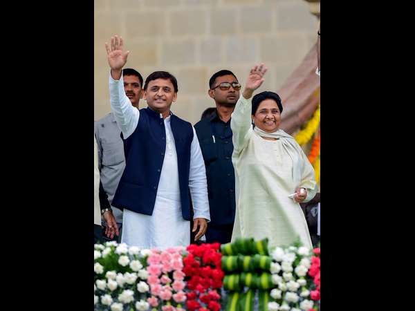 ಮುರು ಪಕ್ಷಗಳ ನಡುವೆ ಒಪ್ಪಂದ ಮುರು ಪಕ್ಷಗಳ ನಡುವೆ ಒಪ್ಪಂದ