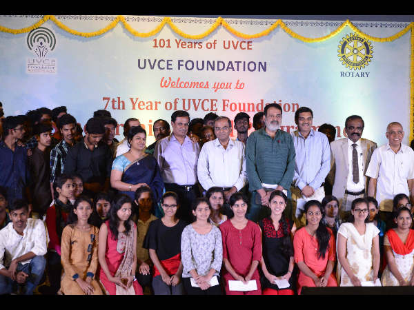 ಸರ್ ಎಂ.ವಿಶ್ವೇಶ್ವರಯ್ಯ ಅವರು ಈ ಕಾಲೇಜನ್ನು ಆರಂಭಿಸಿದ್ದು ಸರ್ ಎಂ.ವಿಶ್ವೇಶ್ವರಯ್ಯ ಅವರು ಈ ಕಾಲೇಜನ್ನು ಆರಂಭಿಸಿದ್ದು