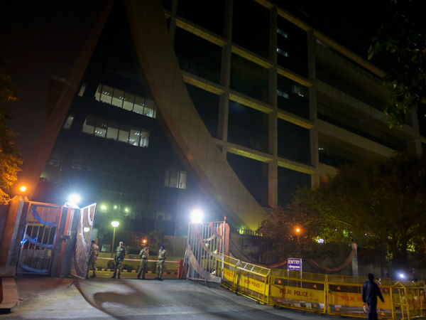 ಅವರನ್ನು ಅಮಾನತಿನಲ್ಲೂ ಇಡಲಾಗಿಲ್ಲ