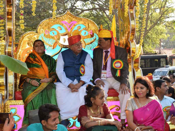 ಭವ್ಯ ಮೆರವಣಿಗೆಗೆ ಚಾಲನೆ