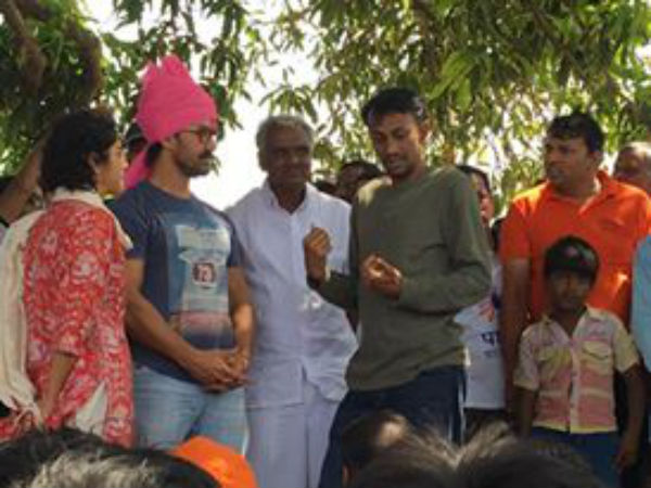 ಎಲ್ಲಿಯೂ ಹಸಿರು ಕಾಣಿಸಲಿಲ್ಲ ಎಲ್ಲಿಯೂ ಹಸಿರು ಕಾಣಿಸಲಿಲ್ಲ