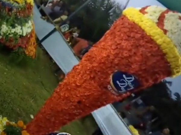 Flower show attracted people in Kadri park at Mangaluru Flower show attracted people in Kadri park at Mangaluru