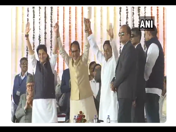 ಕಾಂಗ್ರೆಸ್-ಬಿಎಸ್ಪಿ-ಪಕ್ಷೇತರ ಶಾಸಕರ ಸಭೆ ಕಾಂಗ್ರೆಸ್-ಬಿಎಸ್ಪಿ-ಪಕ್ಷೇತರ ಶಾಸಕರ ಸಭೆ