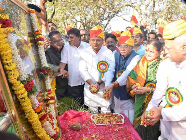 ಕಲಾತಂಡಗಳು ಭಾಗಿ