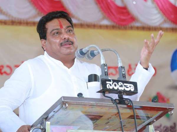 ಶಾಮನೂರು ಕುಟುಂಬದ ಮರ್ಯಾದೆ ಹೋಗುತ್ತದೆ ಶಾಮನೂರು ಕುಟುಂಬದ ಮರ್ಯಾದೆ ಹೋಗುತ್ತದೆ