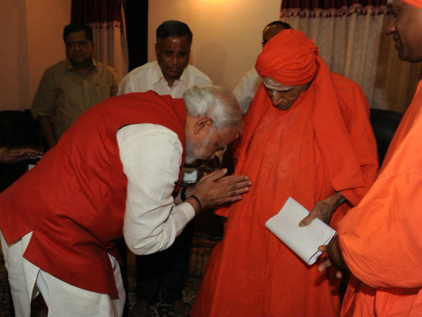 Narendra Modi remembered Siddaganga Seer in Pravasi Bharat Divas in Varanasi
