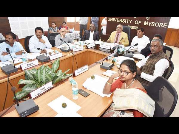 ಭಾಷೆ ಕಲಿಕೆಗೂ ಪ್ರಾಧಾನ್ಯತೆ ನೀಡಿ 