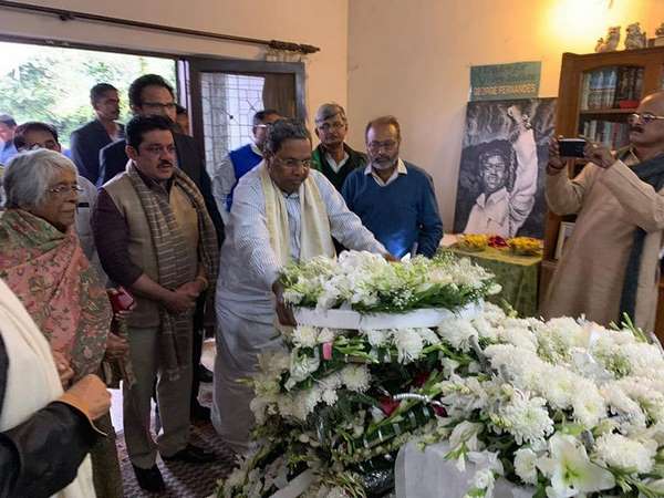 Siddaramaiah paid last tribute to George Fernandes