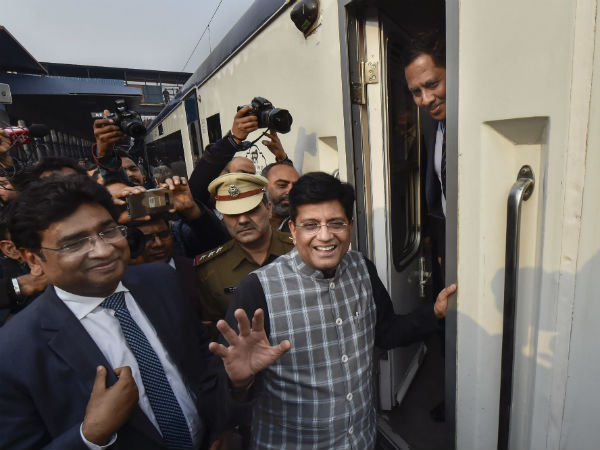 railways to recruit 4 lakh employees in 2 years railway minister piyush goyal railways to recruit 4 lakh employees in 2 years railway minister piyush goyal