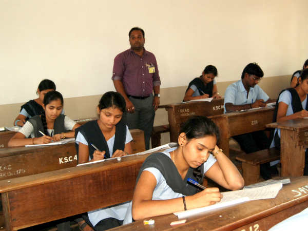 ನಾಲ್ಕು ವರ್ಷಗಳಲ್ಲಿ ಎಂಟು ನಿರ್ದೇಶಕರ ಎತ್ತಂಗಡಿ 