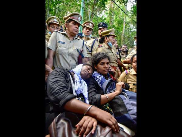ದೇವಾಲಯ ಪ್ರವೇಶಿಸಿದ ಬಿಂದು, ಕನಕದುರ್ಗಾ