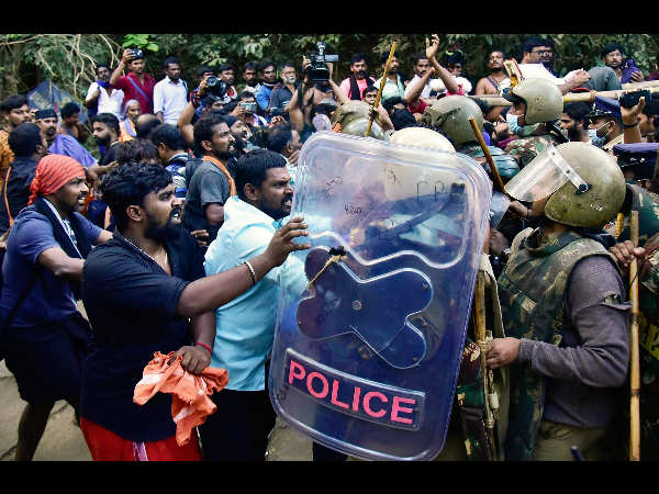 ಮಹಿಳೆಯರ ಪ್ರವೇಶ 51 ಮಹಿಳೆಯರು ದೇಗುಲ ಪ್ರವೇಶ 