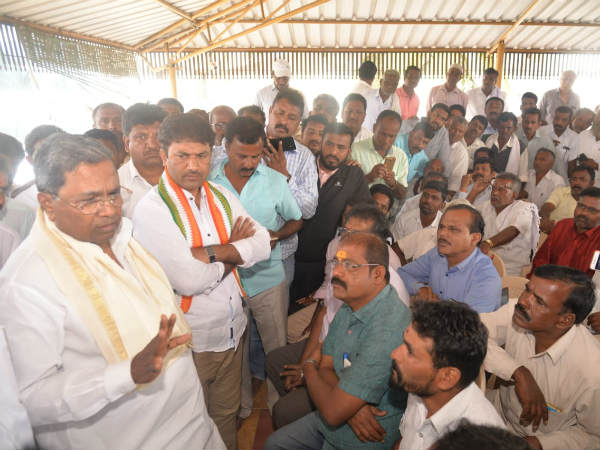 Congress activists complained to former chief minister Siddaramaiah Congress activists complained to former chief minister Siddaramaiah