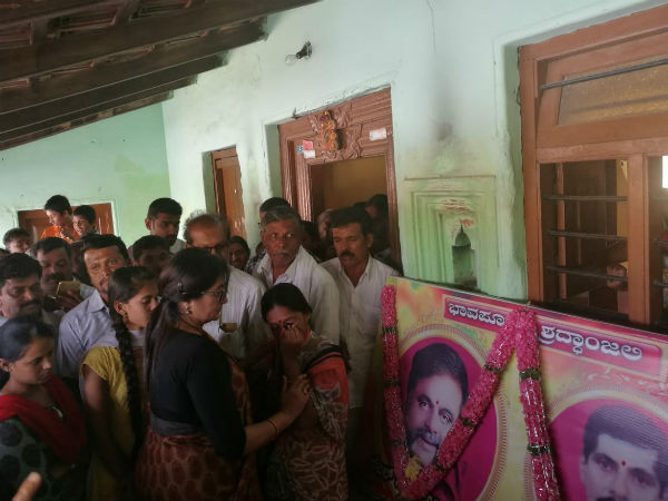 Sumalatha meets families of Ambareesh fans in Mandya