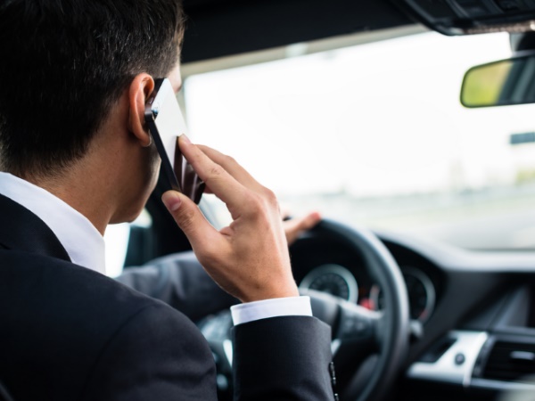 ವಾಹನ ಚಾಲನೆ ವೇಳೆ ಮೊಬೈಲ್ ಬಳಕೆ 
