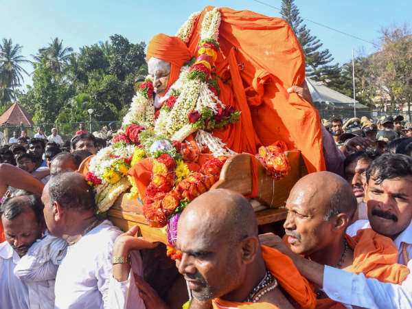 ಪುಣ್ಯ ನದಿಗಳ ಸ್ನಾನ, ನೂತನ ವಸ್ತ್ರ ಧಾರಣೆ