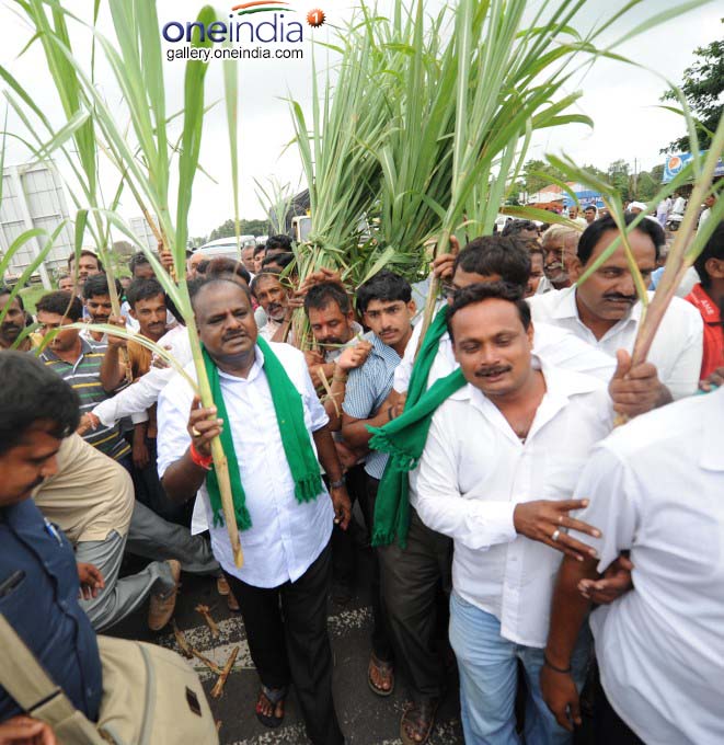 ಸಾಲಮನ್ನಾ ಪ್ರಕ್ರಿಯೆ ಬಗ್ಗೆ ಸಿಎಂ ಮಾಹಿತಿ ಸಾಲಮನ್ನಾ ಪ್ರಕ್ರಿಯೆ ಬಗ್ಗೆ ಸಿಎಂ ಮಾಹಿತಿ