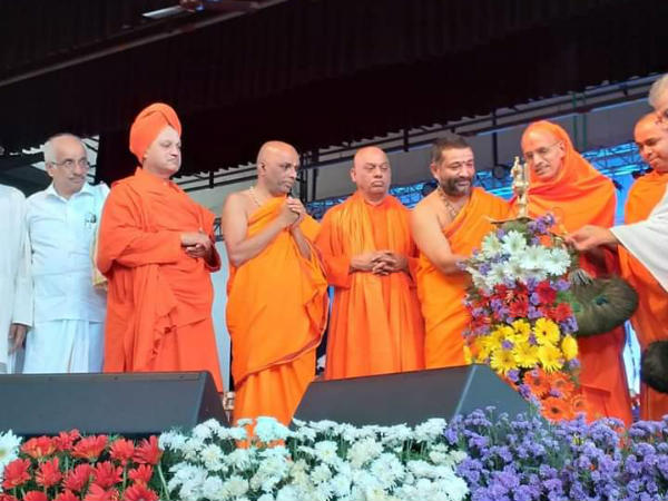  ಹೆಗ್ಗಡೆಯವರನ್ನು ಶ್ಲಾಘಿಸಿದ ಸಾಧು ಸಂತರು